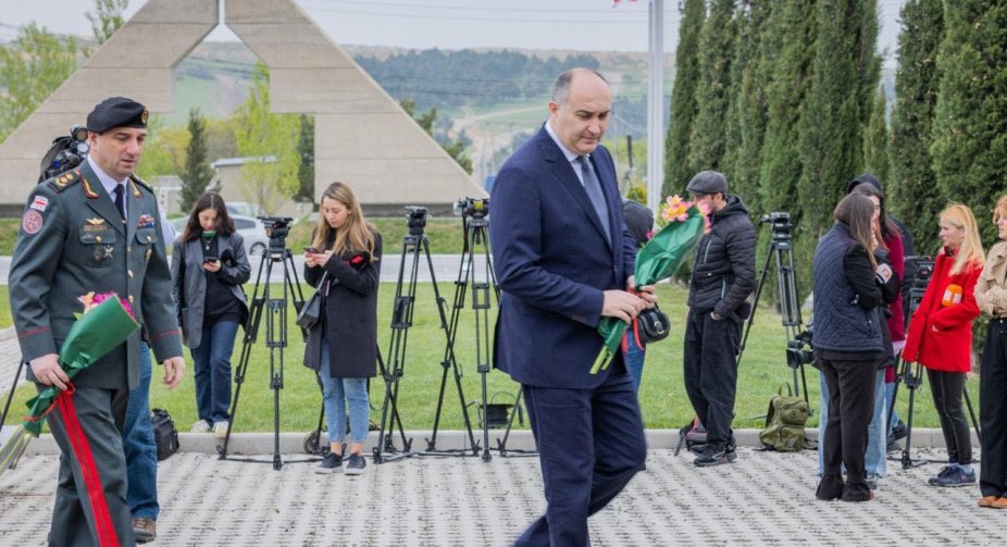 ჯუანშერ ბურჭულაძემ დაღუპული გმირების ხსოვნას პატივი მიაგო