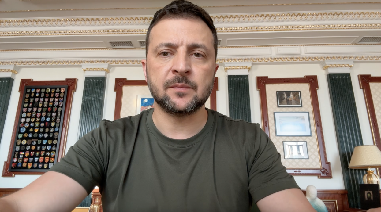 ზელენსკი – ყველა მიმართულებით უკრაინელი სამხედროები კარგ შედეგებს აჩვენებენ