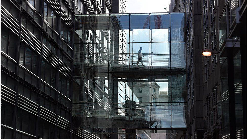 Goldman Sachs to require staff to wear masks from Monday