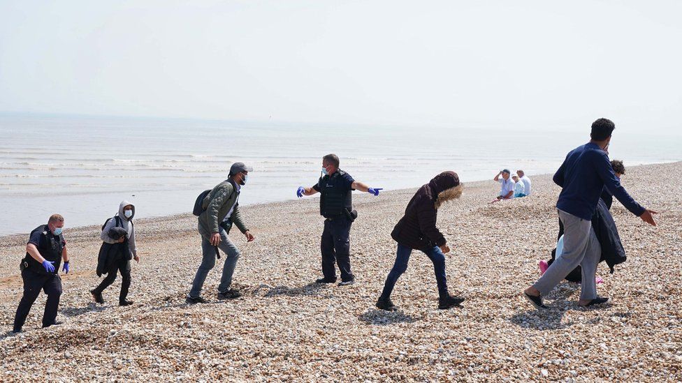 UK and France agree deal to tackle rise in Channel crossings