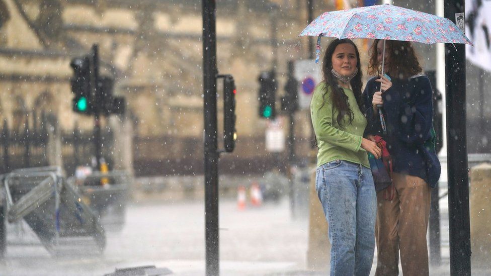 Flooded London hospitals ask patients to stay away