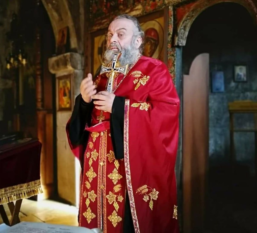 “მე, დეკანოზი თადეოზი სარალიძე, ვითხოვ შენდობას ჩემი მღვდელმთავრისგან”