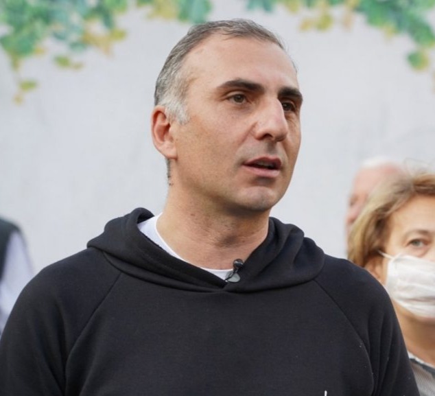 “ჩვენ ნამდვილად თავაწეულები შემოვედით, რადგან ოთხი პოლიტპატიმარი, ვისზეც ვლაპარაკობდით, გათავისუფლებულია”