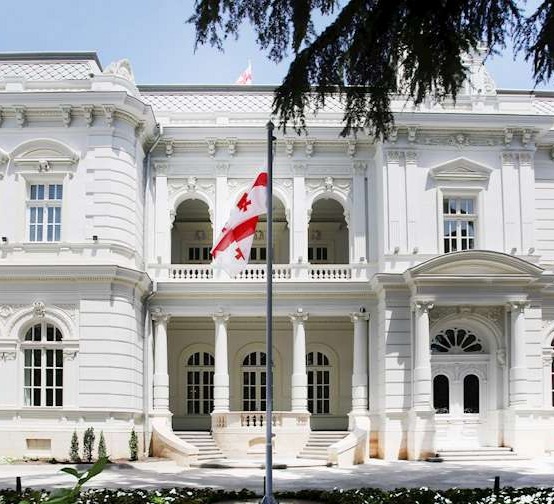 ორბელიანების სასახლეში სალომე ზურაბიშვილისა და კრისტიან დანიელსონის შეხვედრა მიმდინარეობს