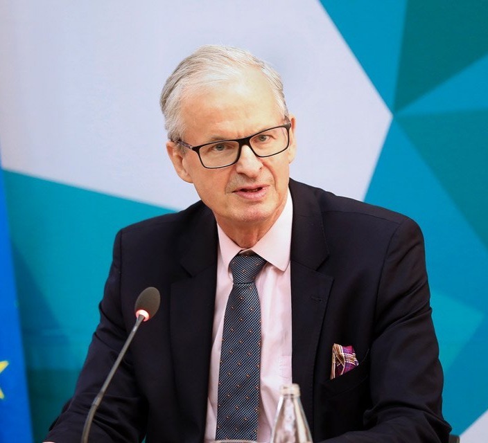 “ქვეყანა პოლიტიკურ ჩიხშია შესული, დროა, პოლიტიკურმა მხარეებმა ყველა ძალა იხმარონ ამ ჩიხიდან გამოსასვლელად”