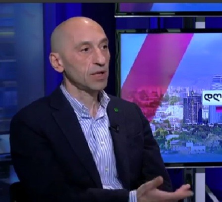 “თუ ამ ადამიანმა მოახერხა მხარეების პოზიციების დაახლოება, ალბათ, რომ წავა, ძეგლი უნდა დავუდგათ”