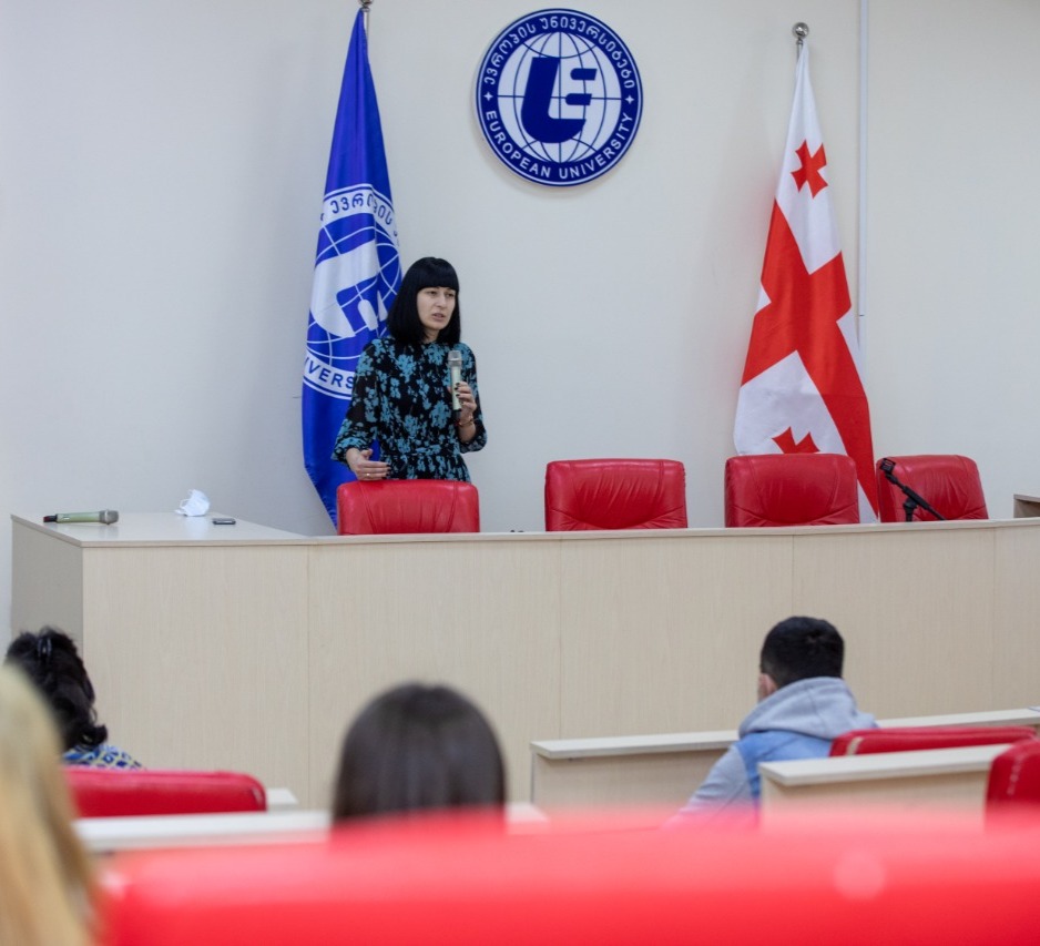 “ევროპის უნივერსიტეტის” სტუდენტები სწავლას აუდიტორიებში დაუბრუნდნენ