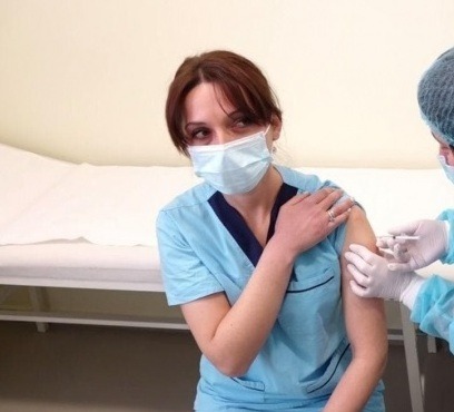 A 27-year-old nurse who fell in coma after AstraZeneca vaccinatioshas died
