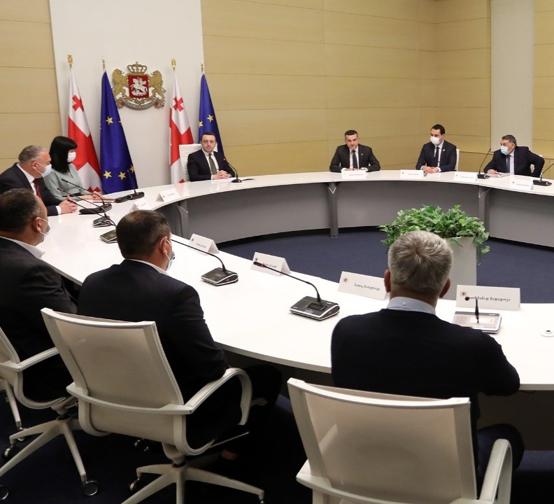 ირაკლი ღარიბაშვილმა აზერბაიჯანელ თანამოქალაქეებს მთავრობის ადმინისტრაციაში უმასპინძლა და ნოვრუზ ბაირამის დღესასწაული მიულოცა