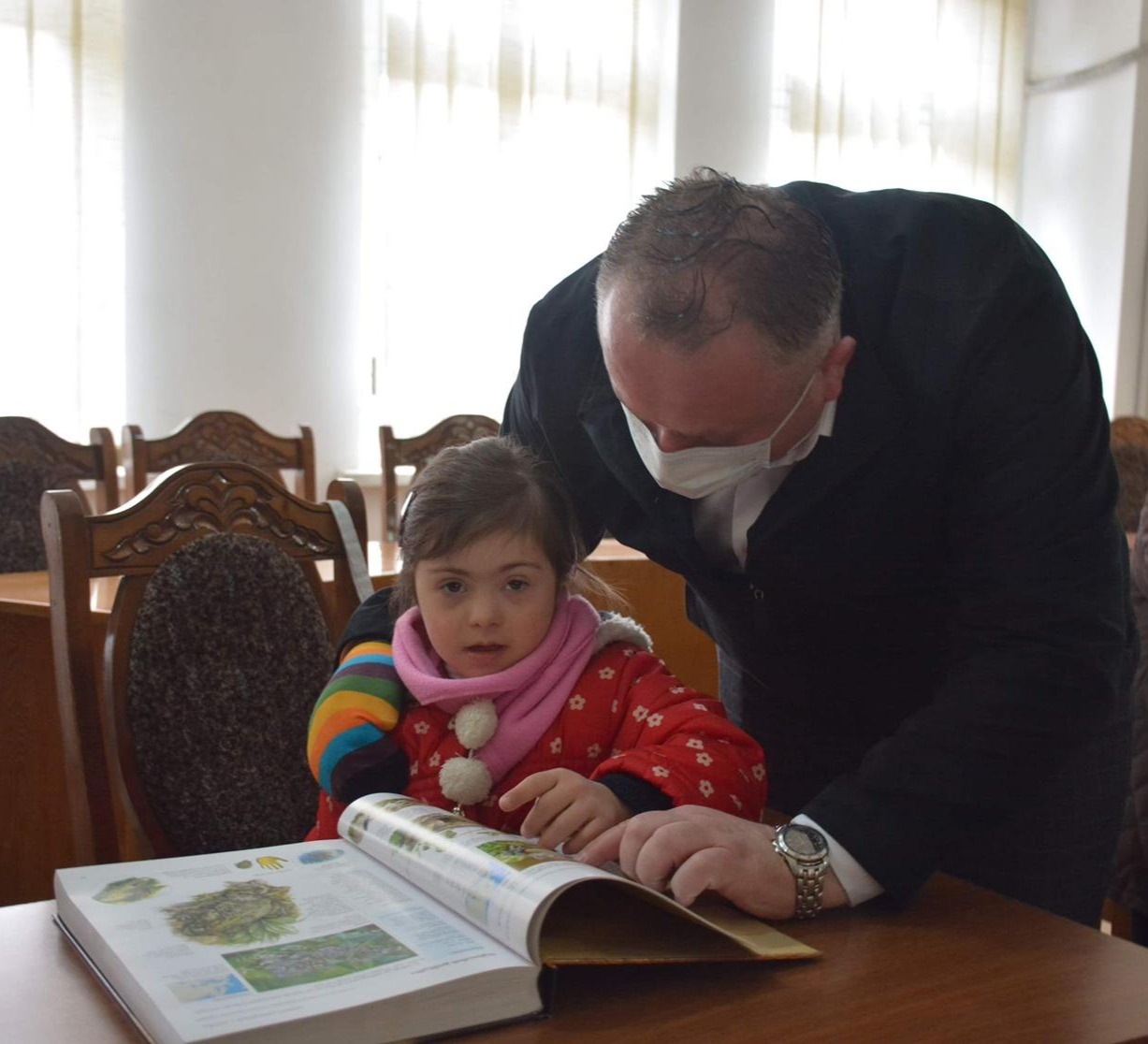 ჭიათურის მუნიციპალიტეტის მერმა “მზის შვილებს“ უმასპინძლა და საჩუქრები  გადასცა