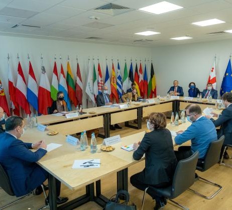 არასამთავრობოები პარტიებს არსებული პოლიტიკური ვითარებიდან გამოსავლის საკუთარ ხედვას სთავაზობენ