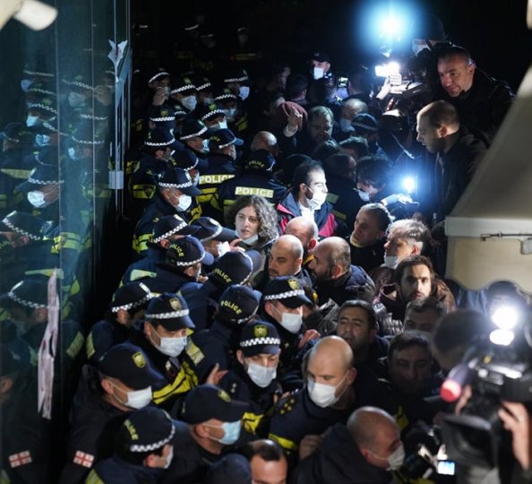 Frontnews - Similar news image