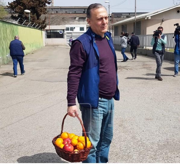 შალვა ნათელაშვილმა ნიკა მელიას სასჯელაღსრულების დაწესებულებაში ხარება მიულოცა