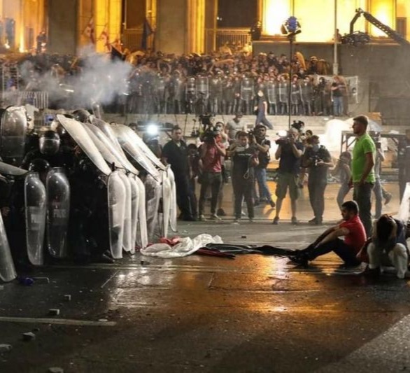Frontnews - Similar news image