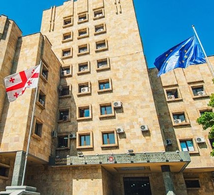 პროკურატურამ ოჯახის წევრების მიმართ ფიზიკური ძალადობის ფაქტზე დავით კოდუას ბრალდება წარუდგინა