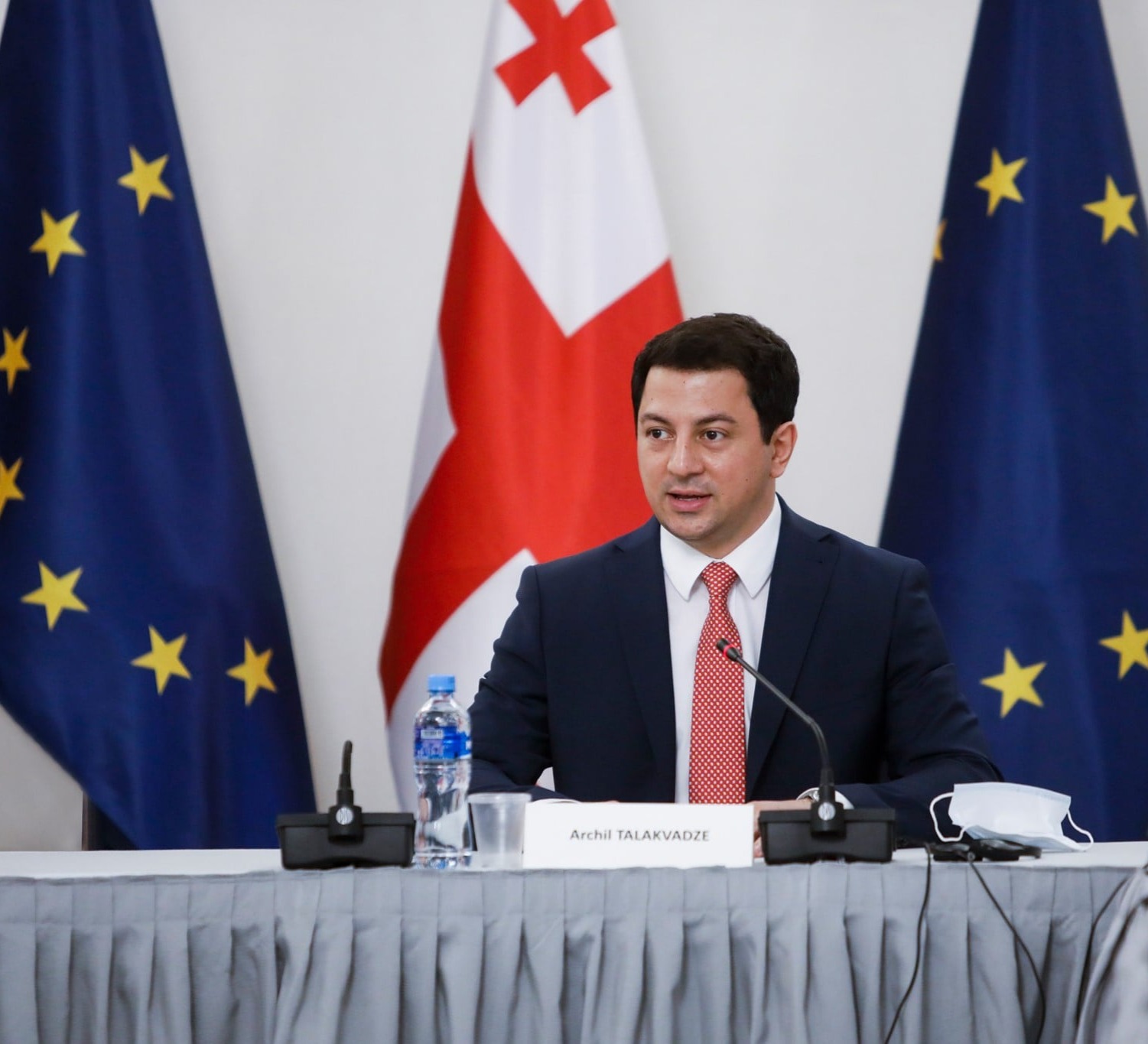 არჩილ თალაკვაძემ პარლამენტის თავმჯდომარის თანამდებობა დატოვა