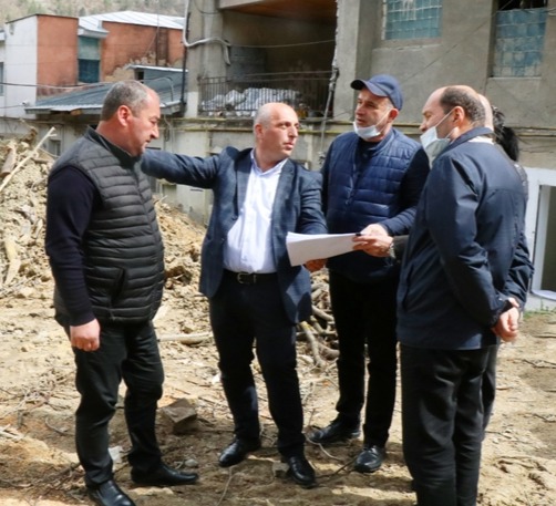 ბორჯომში, სააკაძის ქუჩაზე სკვერის მოწყობის სამუშაოები მიმდინარეობს
