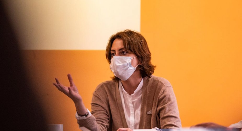 ხატია დეკანოიძე – ქუთაისში მუნიციპალიტეტის თანამშრომლებს ძალდატანებით ცოცხები დაურიგეს და დააყენეს გზაზე