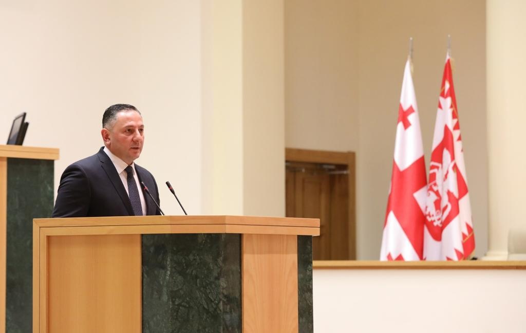 ვახტანგ გომელაურმა პარლამენტში, კომიტეტების გაერთიანებულ სხდომაზე კრიმინალური პოლიციის რეფორმებზე ისაუბრა