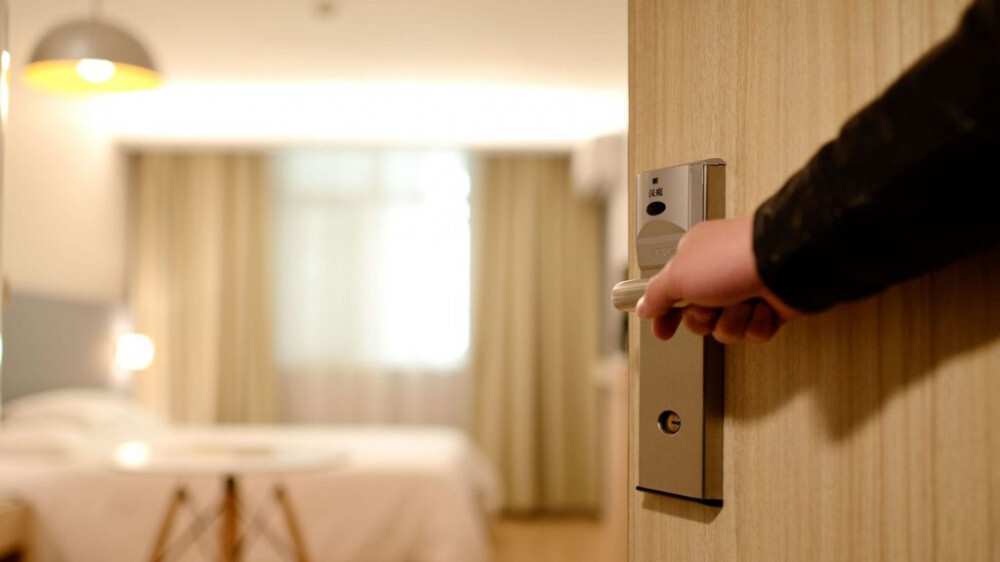 Covid-19 patient dies in Batumi while running out of Covid hotel