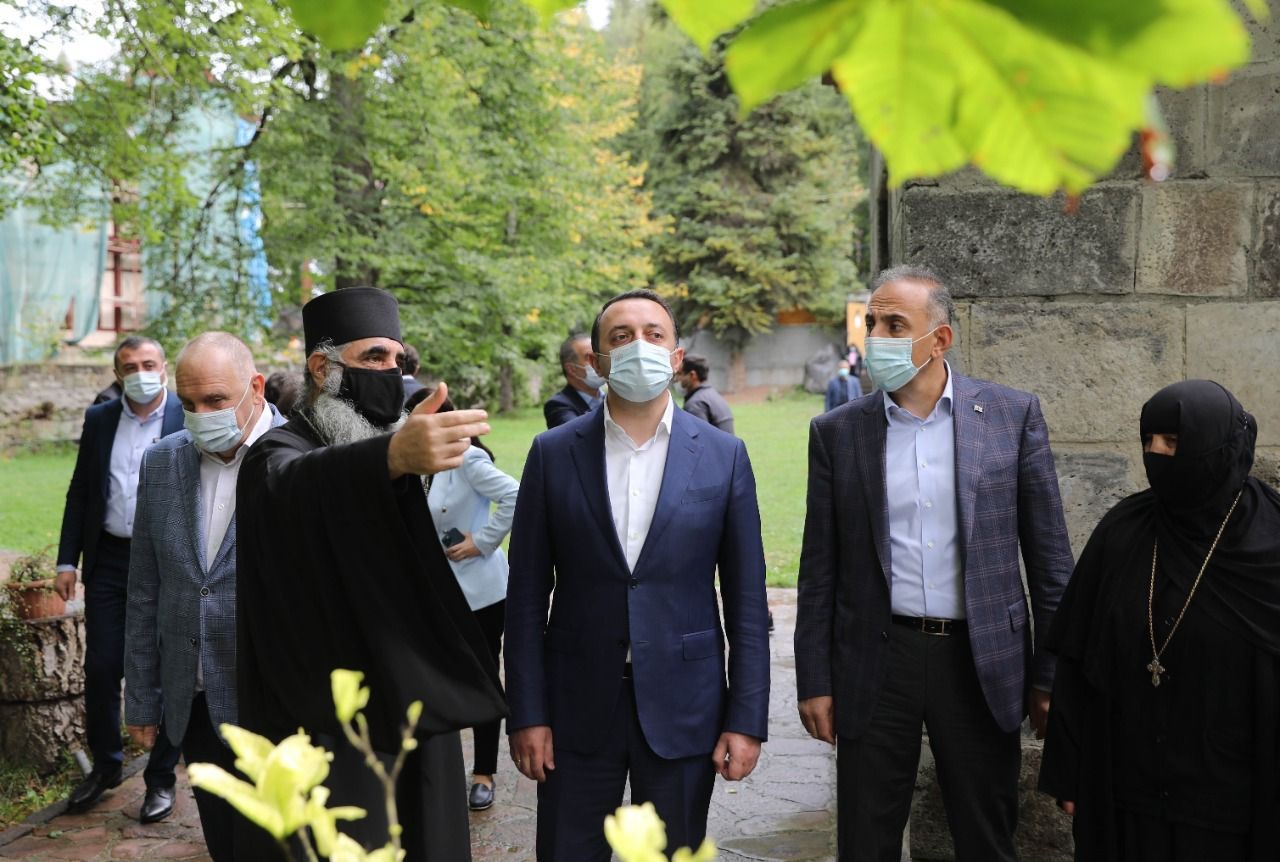 ირაკლი ღარიბაშვილი აბასთუმნის წმინდა პანტელეიმონ მკურნალის სახელობის დედათა მონასტერში იმყოფებოდა