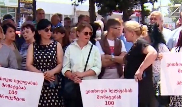 Medical workers demand “promised” increase in salaries