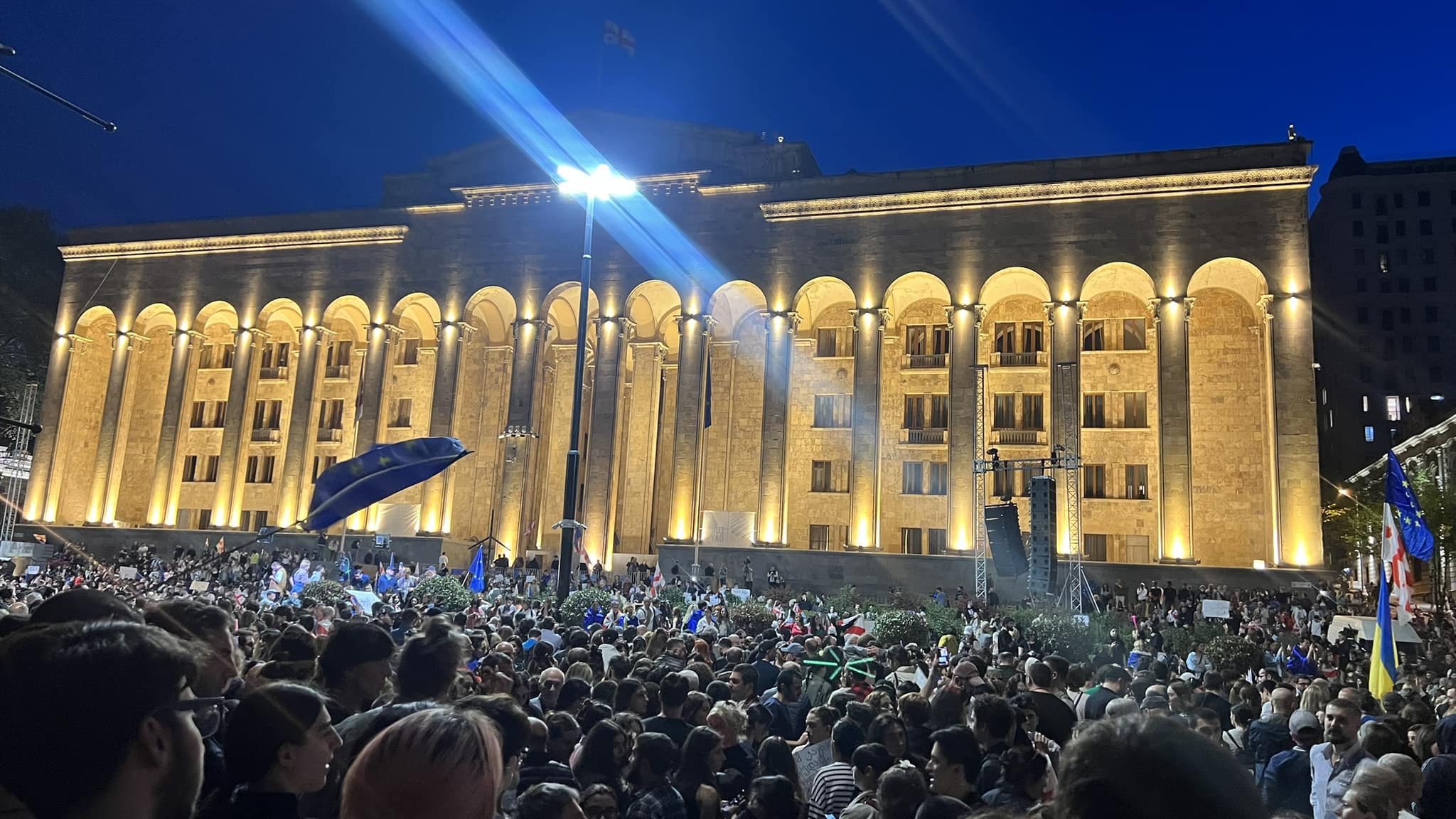 Former diplomats urge colleagues to join protests against transparency bill