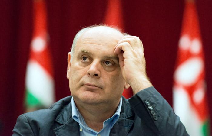 ოკუპირებული აფხაზეთის “პრეზიდენტს” “ქართული წარმომავლობის თანაშემწე“ აღმოუჩინეს