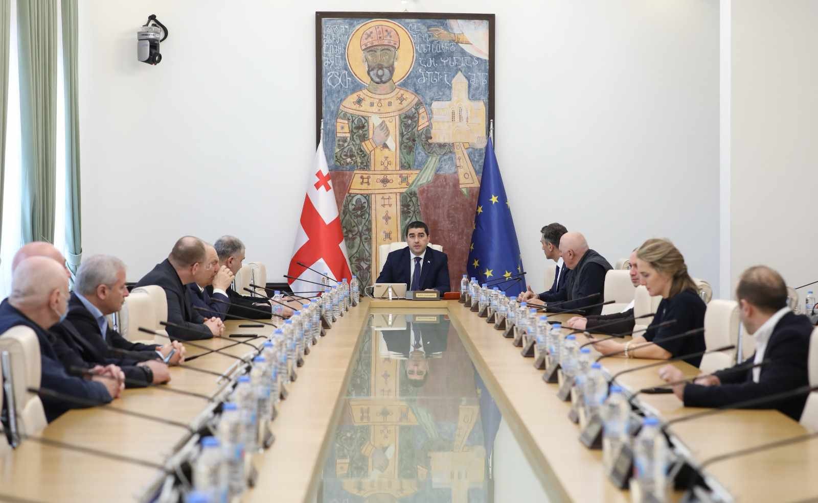 პარლამენტში “სპეციალური საგამოძიებო სამსახურის შესახებ“, “პერსონალურ მონაცემთა დაცვის შესახებ“ და “კორუფციის წინააღმდეგ ბრძოლის შესახებ“ კანონებში ცვლილებების განხილვა იწყება