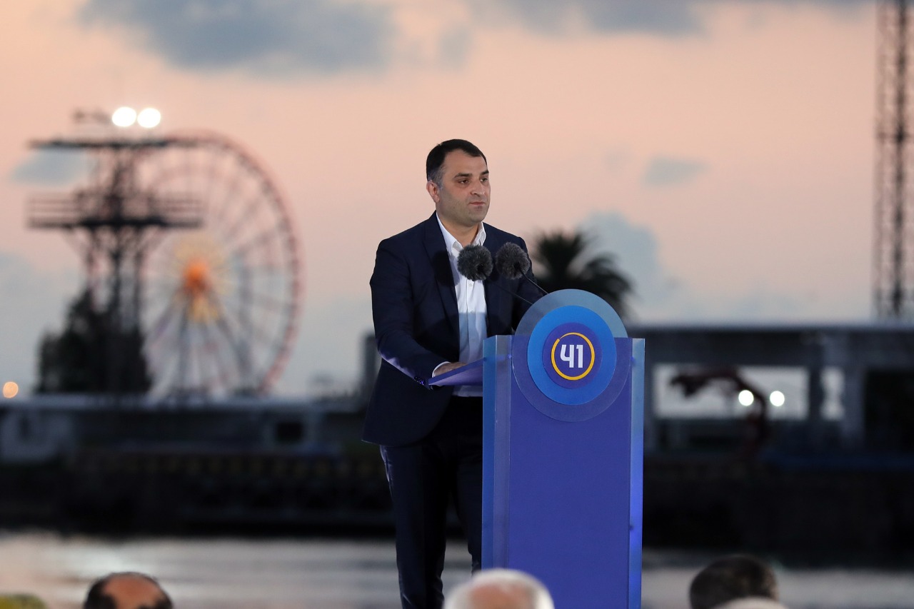 არჩილ ჩიქოვანი – ჩვენ შევძლებთ, ძალიან ბევრ გამოწვევაზე საპასუხოდ, ბათუმი ვაქციოთ თანამედროვე, ევროპულ და განვითარებულ ქალაქად