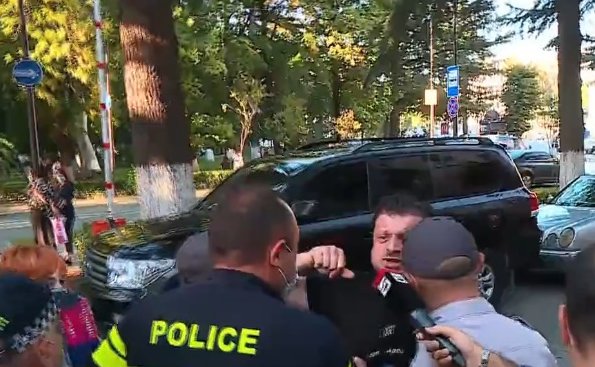 ნიკა ნარსია ქუთაისში მდინარაძესა და კობახიძეს დაუპირისპირდა