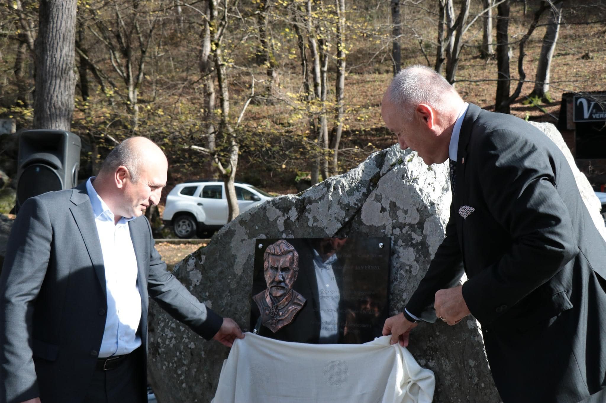 Frontnews - Similar news image