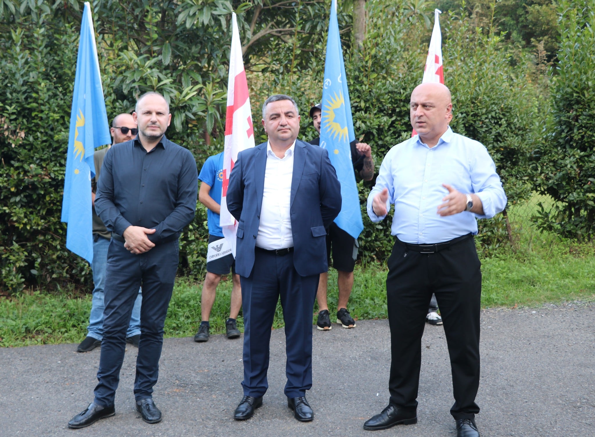 “ქართული ოცნებიდან” აჭარის უმაღლესი საბჭოს დელეგატი ხელვაჩაურში მინდია დიასამიძე, ხელვაჩაურის მოსახლეობასთან შეხვედრებს მართავს