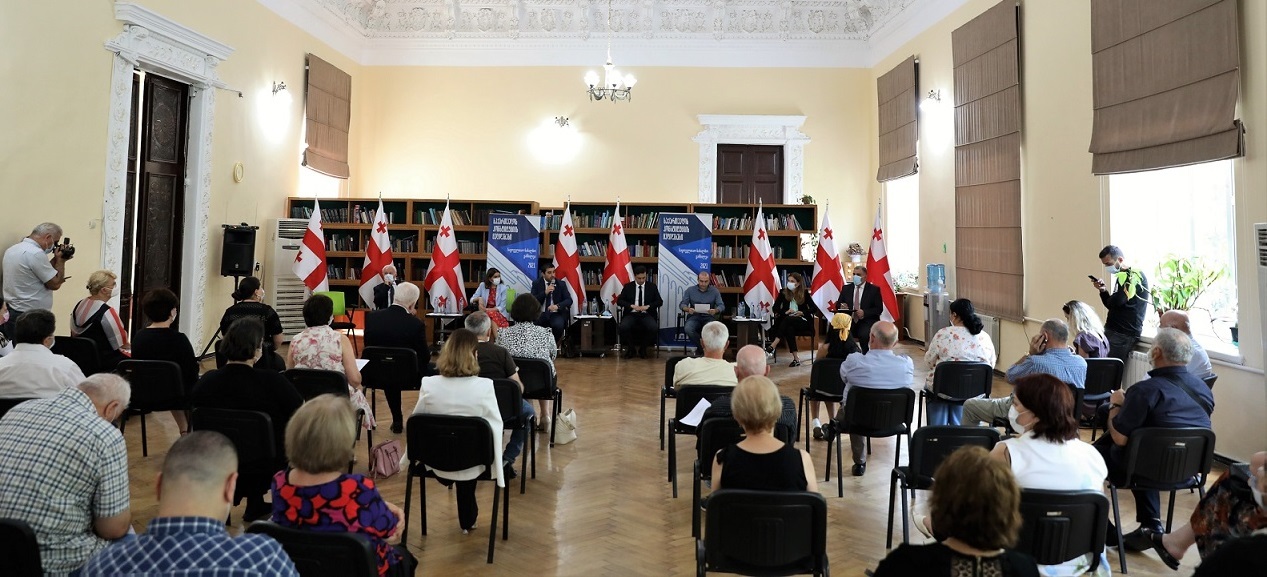 საკონსტიტუციო ცვლილებების საყოველთაო-სახალხო განხილვა ქუთაისში მიმდინარეობს