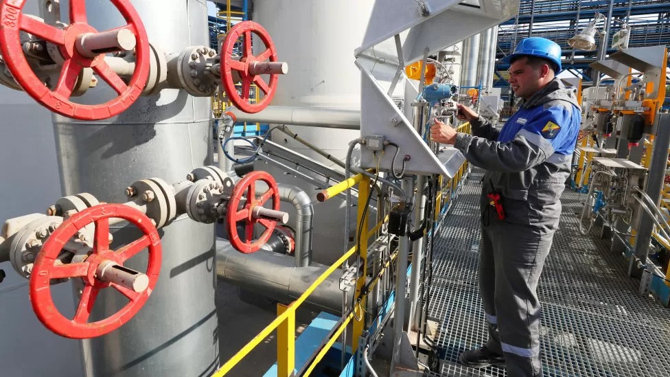 Russia shuts major gas pipeline to Europe – BBC