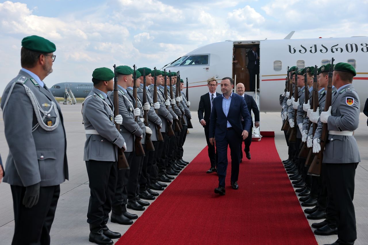 Frontnews - Similar news image