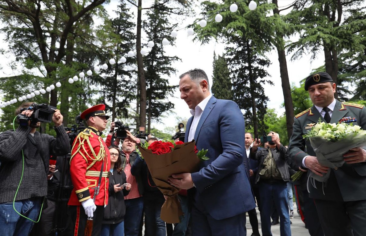Frontnews - Similar news image
