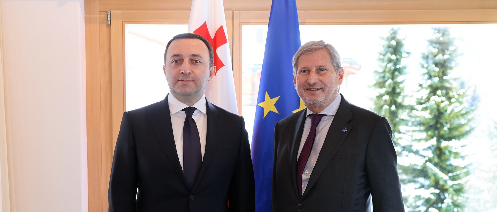 Georgian PM meets EU commissioner Hahn, company chiefs in Davos