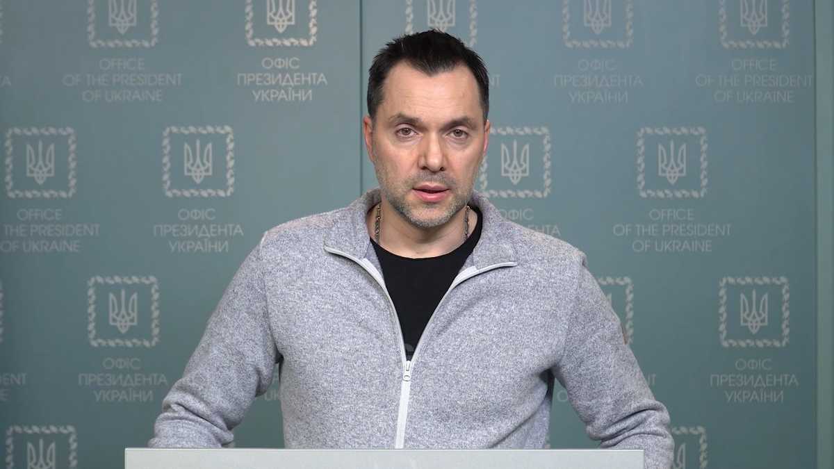 Zelenskyy’s adviser: Ukraine expects ‘good news’ regarding evacuations from Mariupol