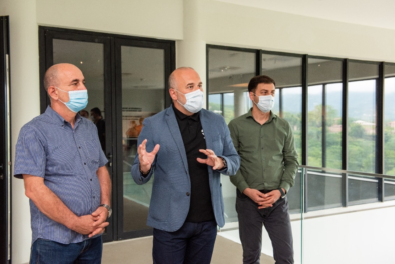 ზვიად შალამბერიძემ და იოსებ ხახალეიშვილმა ტურიზმის კერძო სექტორთან სამუშაო შეხვედრა გამართეს