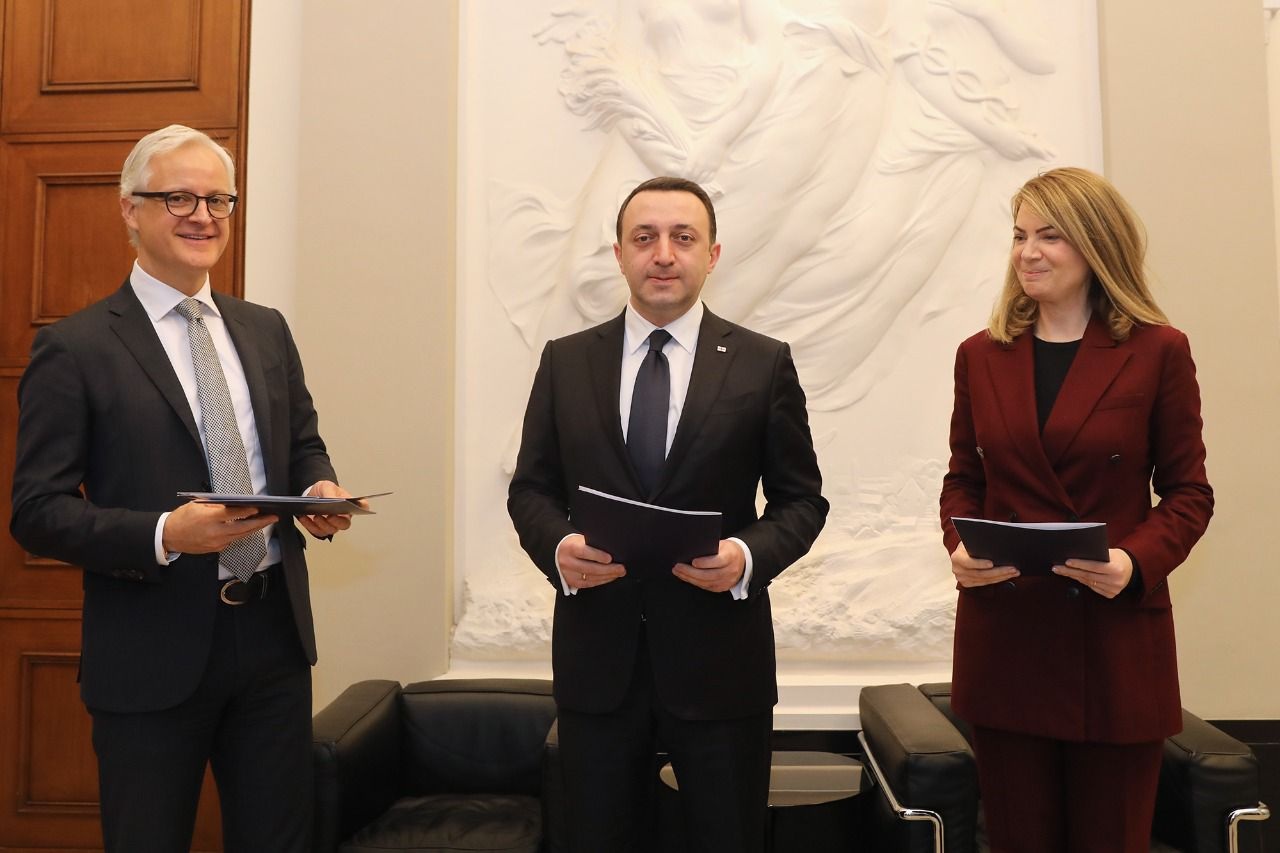 Gov’t signs deal with Rothschild & Co to write a strategy for Georgia to become a regional financial hub
