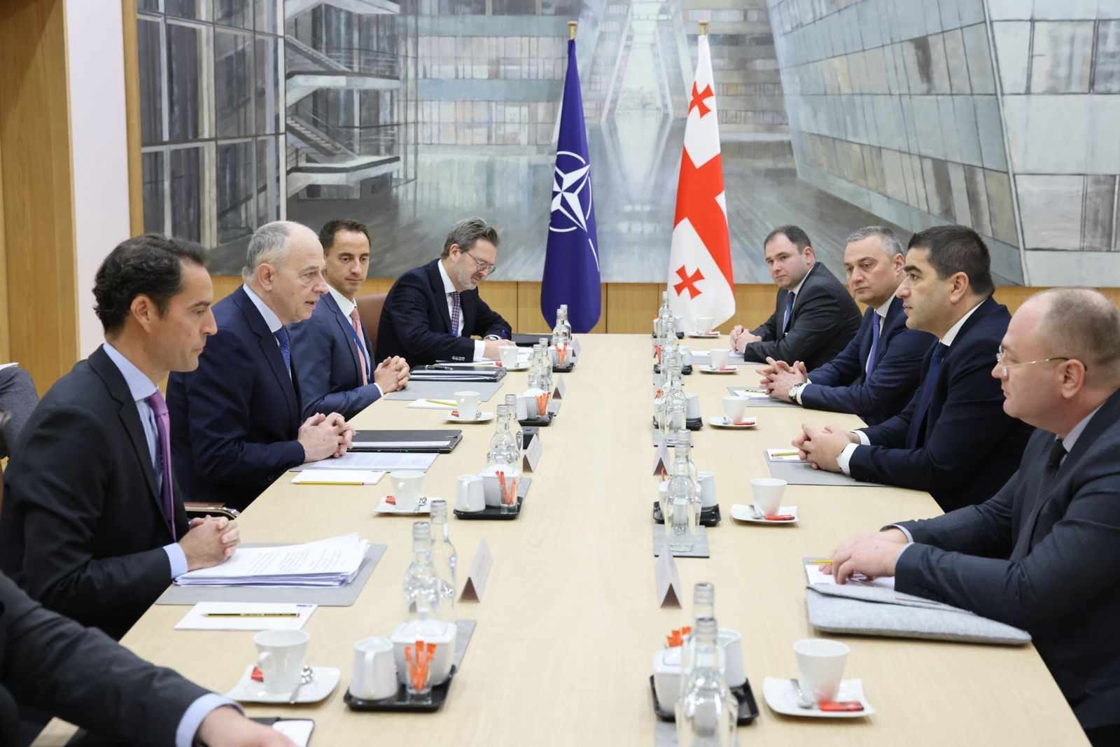 Frontnews - Similar news image