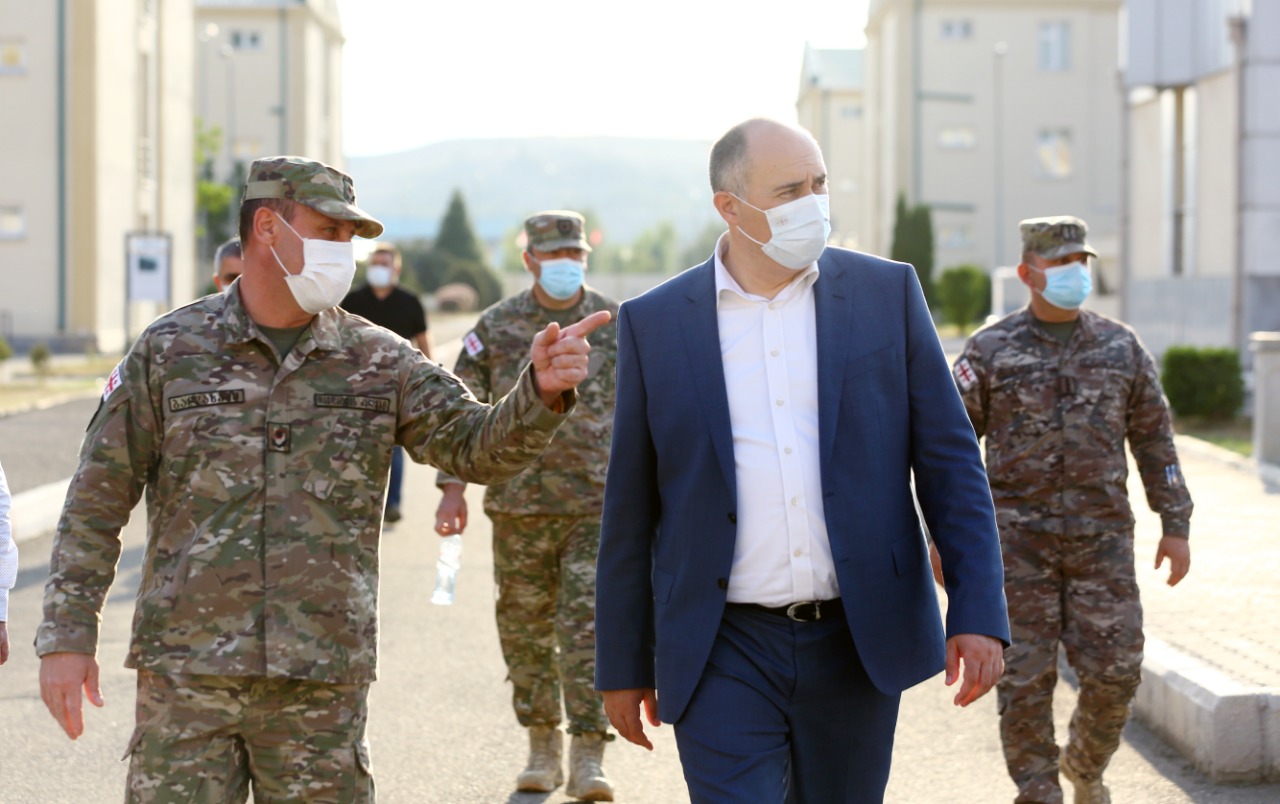 ჯუანშერ ბურჭულაძე ეროვნული თავდაცვის აკადემიაში გაუმჯობესებულ პირობებს გაეცნო