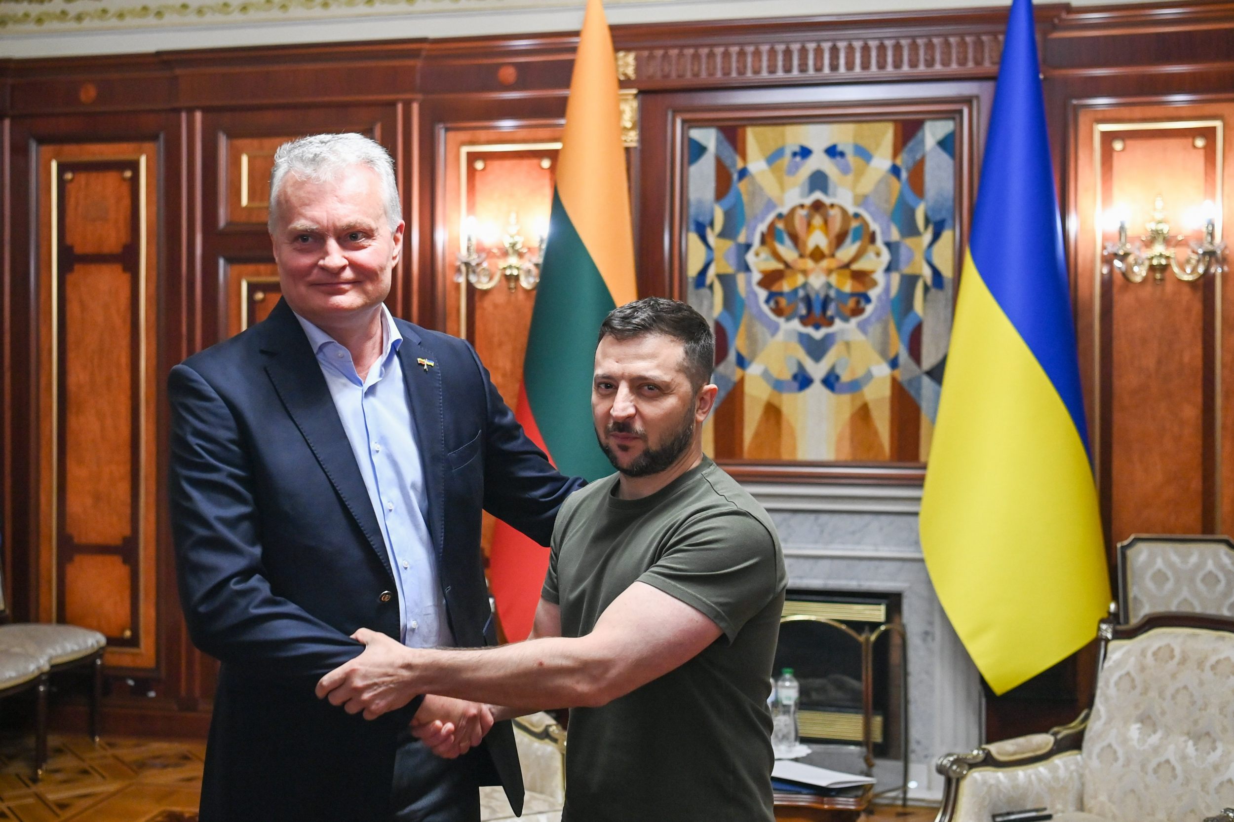 Lithuanian president pays unexpected visit to Kyiv