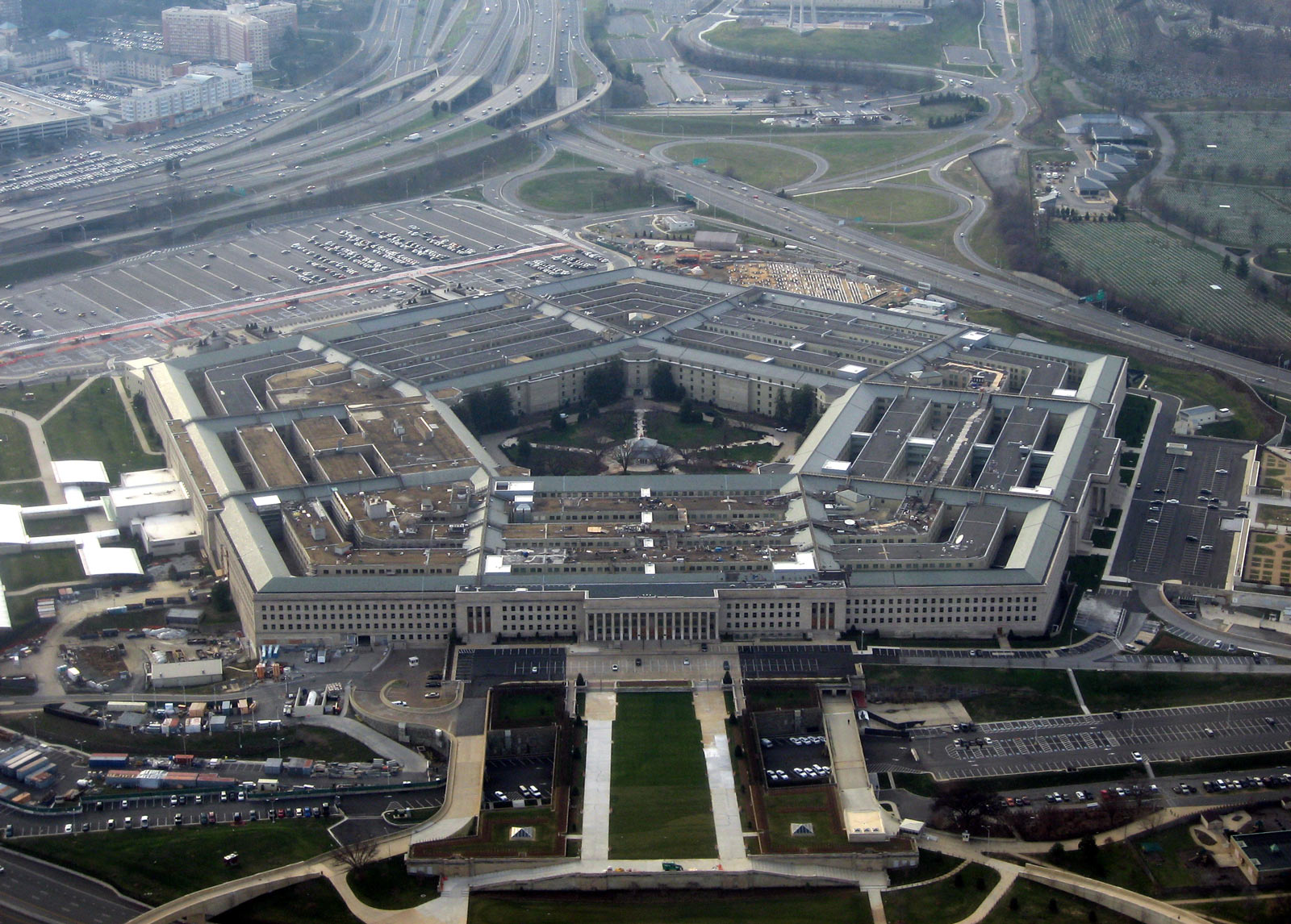 Pentagon: Russian convoy heading to Kyiv ‘bogged down’