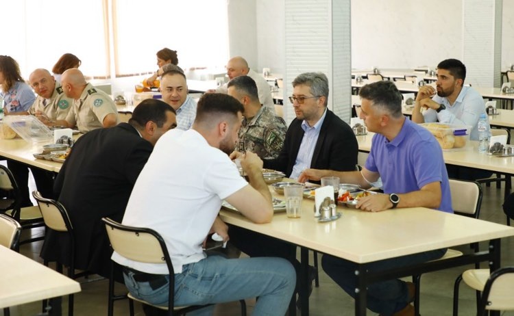 არასამთავრობო ორგანიზაციებისა და აკადემიური წრეების წარმომადგენლები ქართული ჯარის კვების რაციონს გაეცნენ