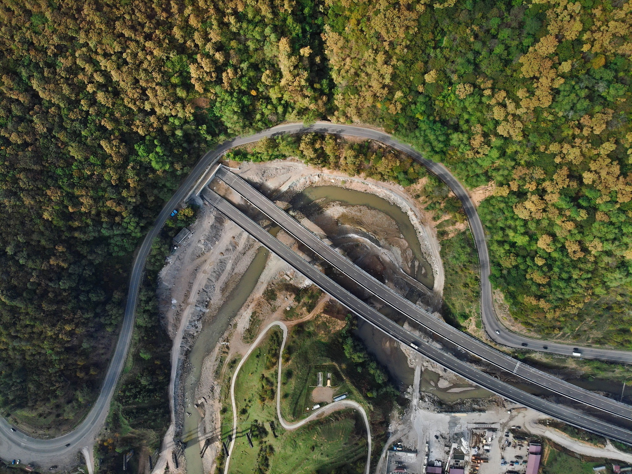 როლანდ პრაისი – რიკოთის მაგისტრალი არის ხიდი, რომელიც აკავშირებს დასავლეთსა და აღმოსავლეთს, ჩინეთს ევროპასთან