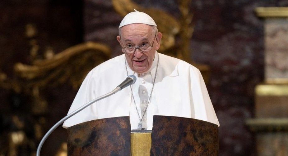 Pope Francis asks for prayers amid critical health condition