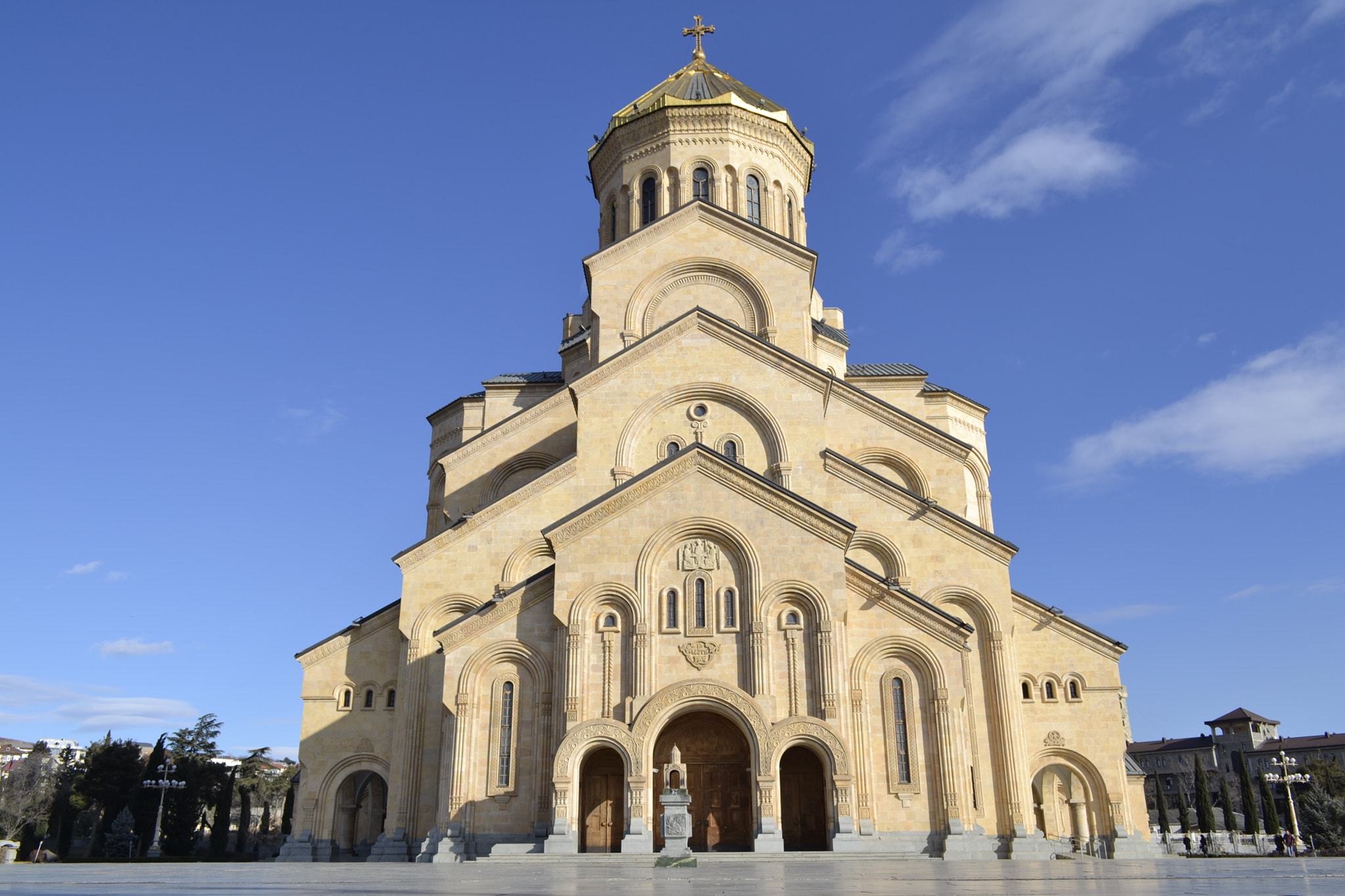 Georgian Patriarchate temporarily bans journalists’ entry to Trinity Cathedral after defacing icon depicting Stalin