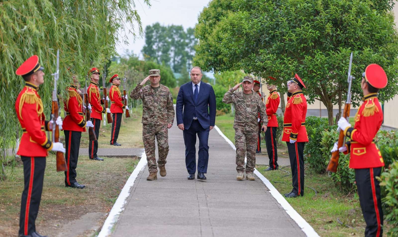 Frontnews - Similar news image